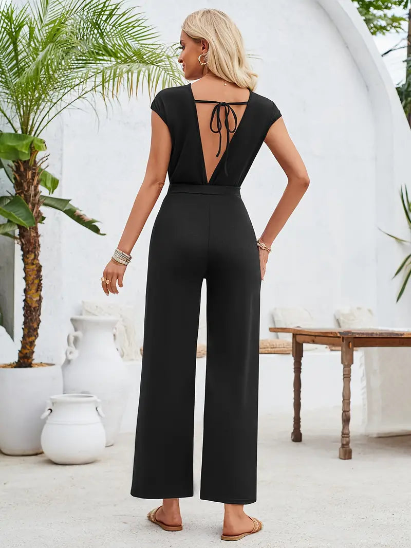 Uitgesneden jumpsuit met strik aan de achterkant en korte mouwen | Addison