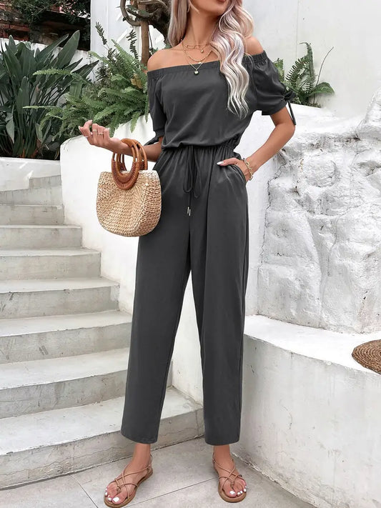 Mouwloze jumpsuit met trekkoord aan de taille en detail aan de mouwen | Eliana