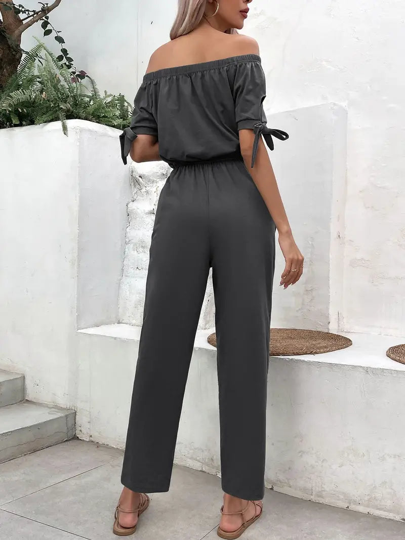 Mouwloze jumpsuit met trekkoord aan de taille en detail aan de mouwen | Eliana