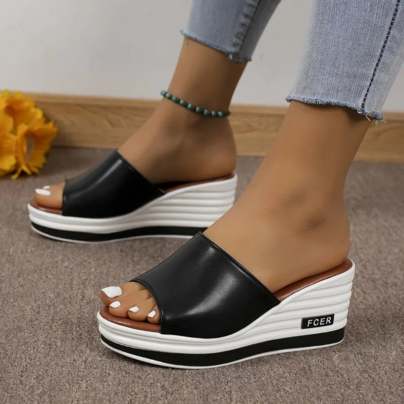 Casual slip-on sandaal met sleehak | Belinda