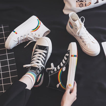 Moderne hoge sneakers in regenboogkleuren | Delphine