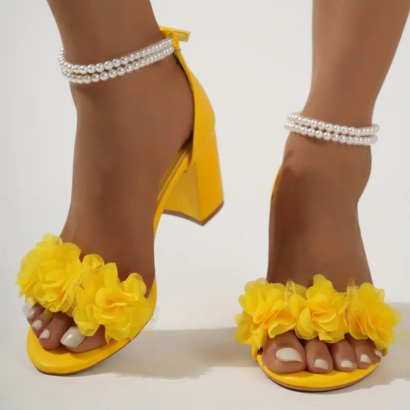 Elegante sandalen met parels en Cubaanse hak | Norine